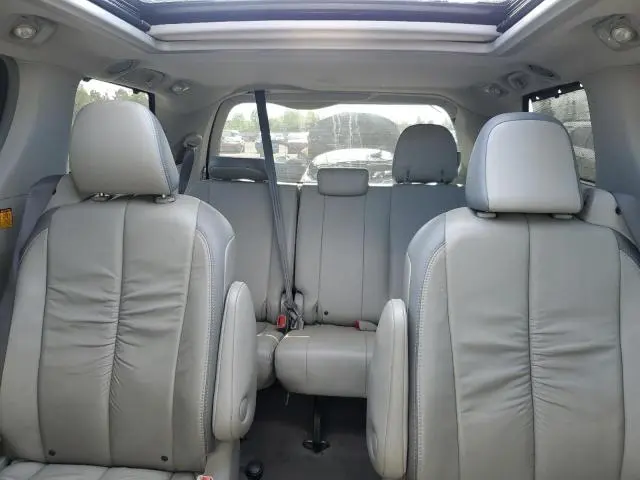 2011 TOYOTA SIENNA XLE