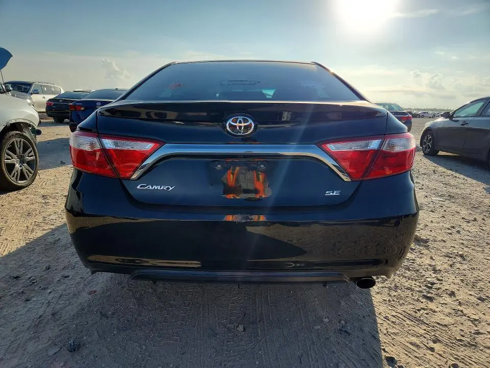2016 TOYOTA CAMRY SE  