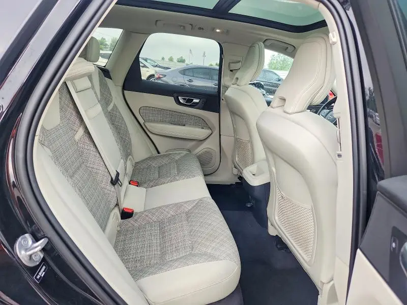 2022 VOLVO XC60 B5 MOMENTUM  