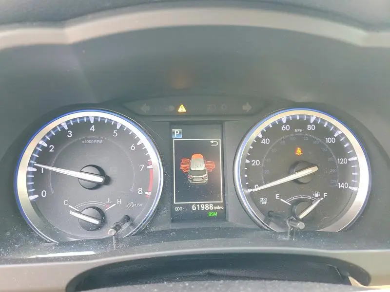 2019 TOYOTA HIGHLANDER SE  