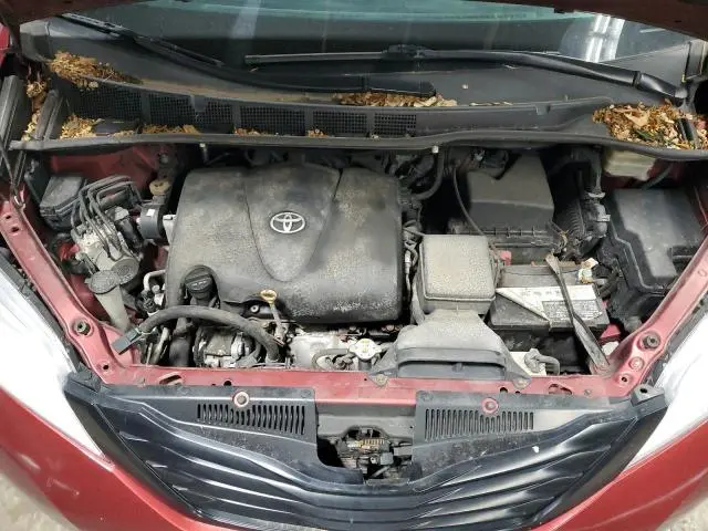 2017 TOYOTA SIENNA   