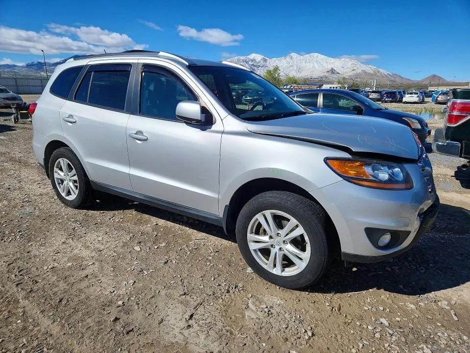 2011 HYUNDAI SANTA FE SE  