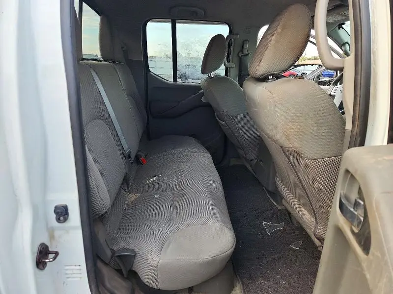 2016 NISSAN FRONTIER SV  