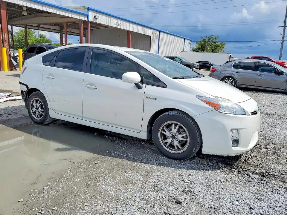 2010 TOYOTA PRIUS III  