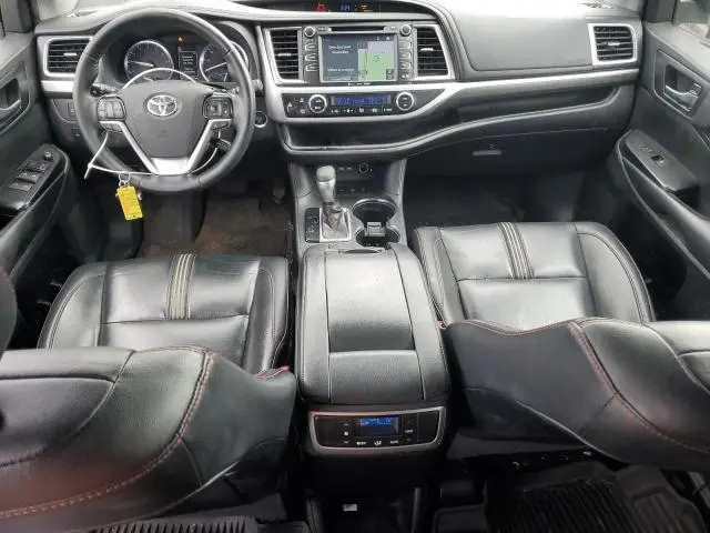 2019 TOYOTA HIGHLANDER SE