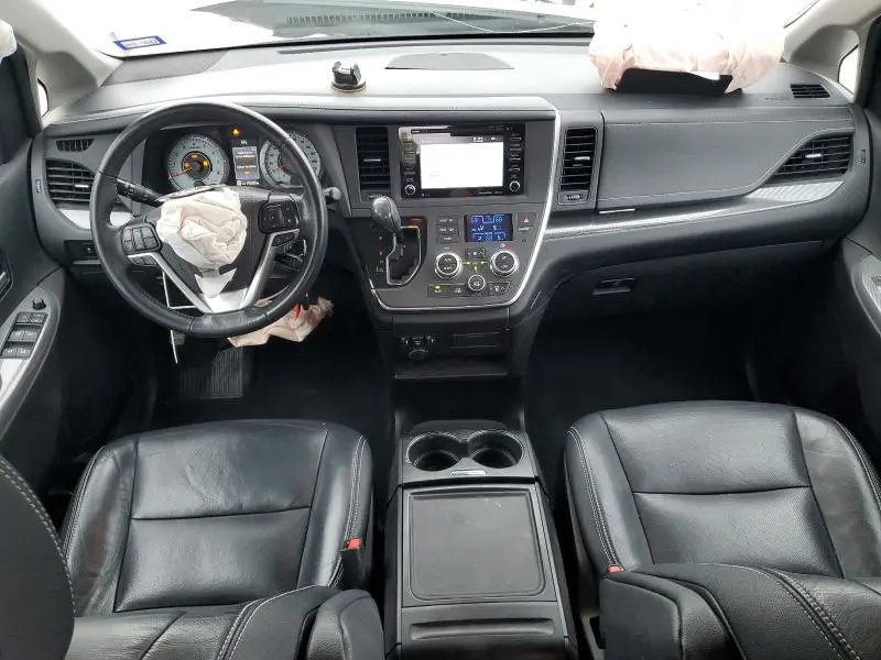 2019 TOYOTA SIENNA SE  
