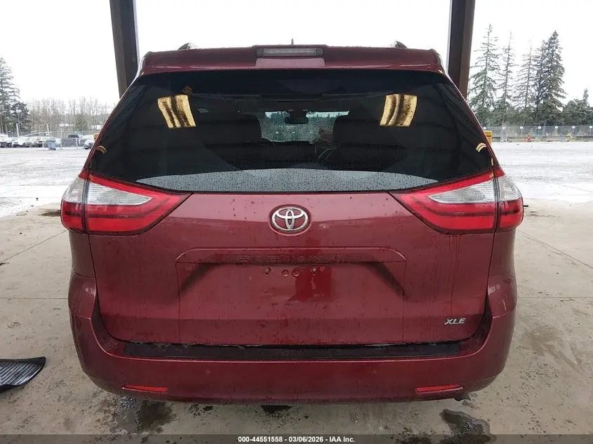 2018 TOYOTA SIENNA XLE 8 PASSENGER
