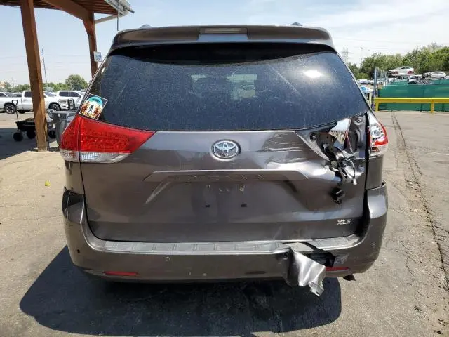 2012 TOYOTA SIENNA XLE  