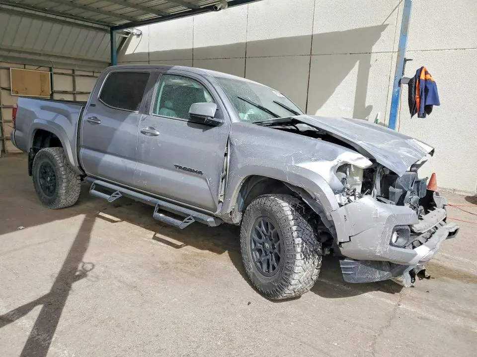 2022 TOYOTA TACOMA SR5 V6  