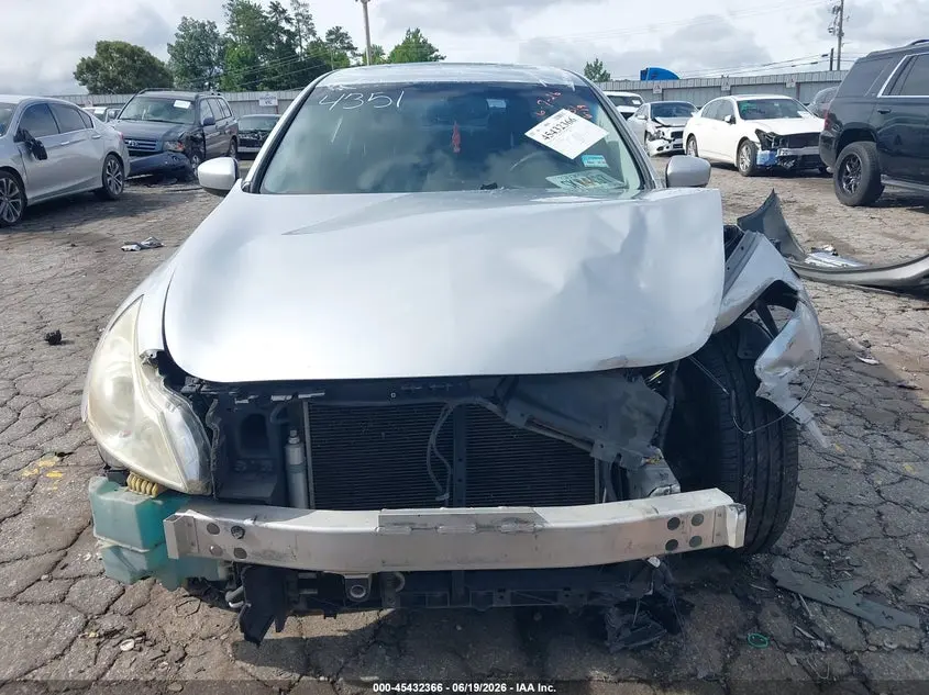 2013 INFINITI G37 JOURNEY