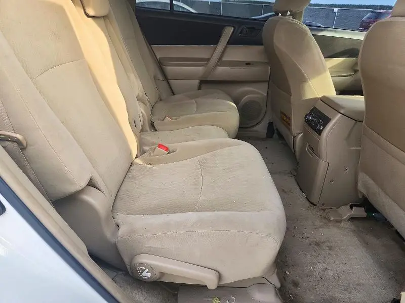 2010 TOYOTA HIGHLANDER BASE  