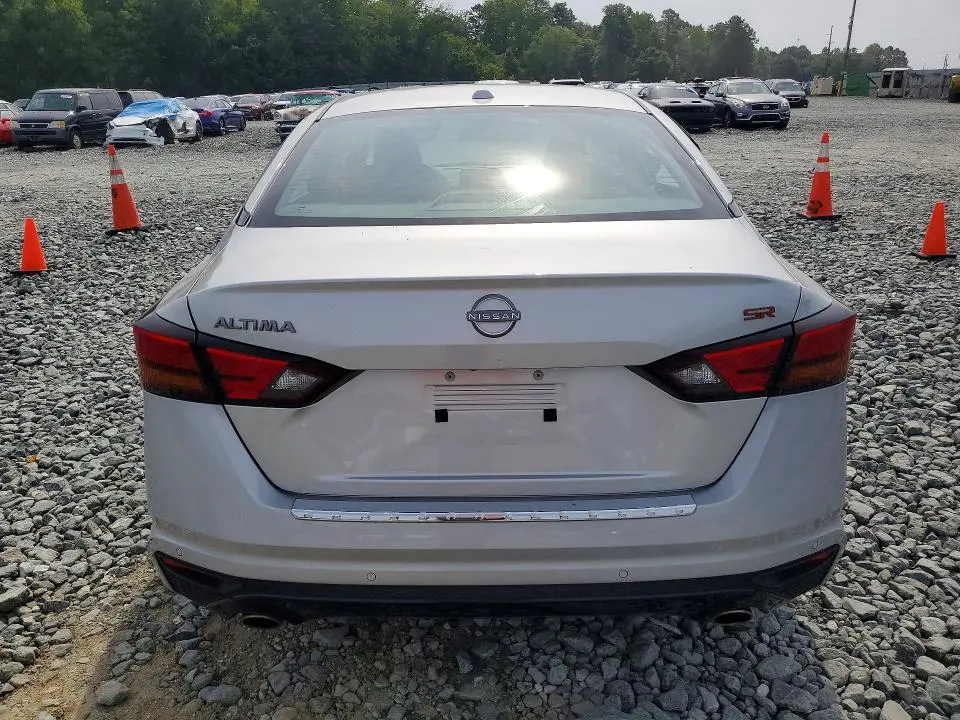 2023 NISSAN ALTIMA SR  
