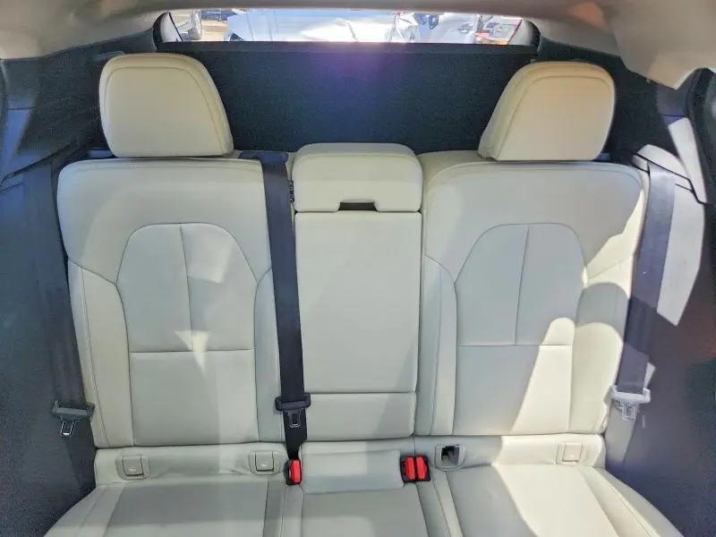 2020 VOLVO XC40 T5 MOMENTUM  