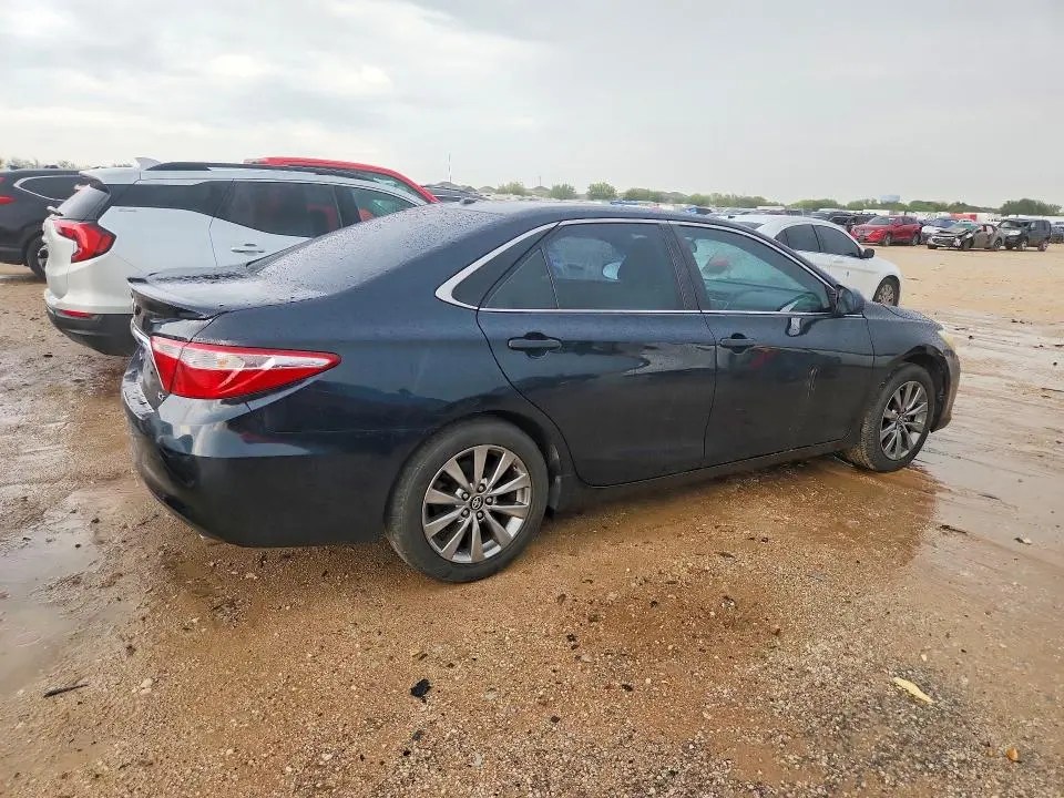 2016 TOYOTA CAMRY XLE  