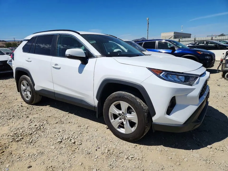 2021 TOYOTA RAV4 XLE  