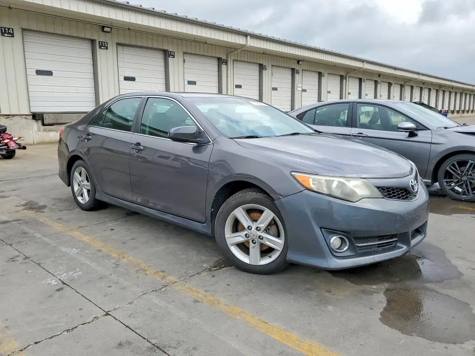 2014 TOYOTA CAMRY SE  