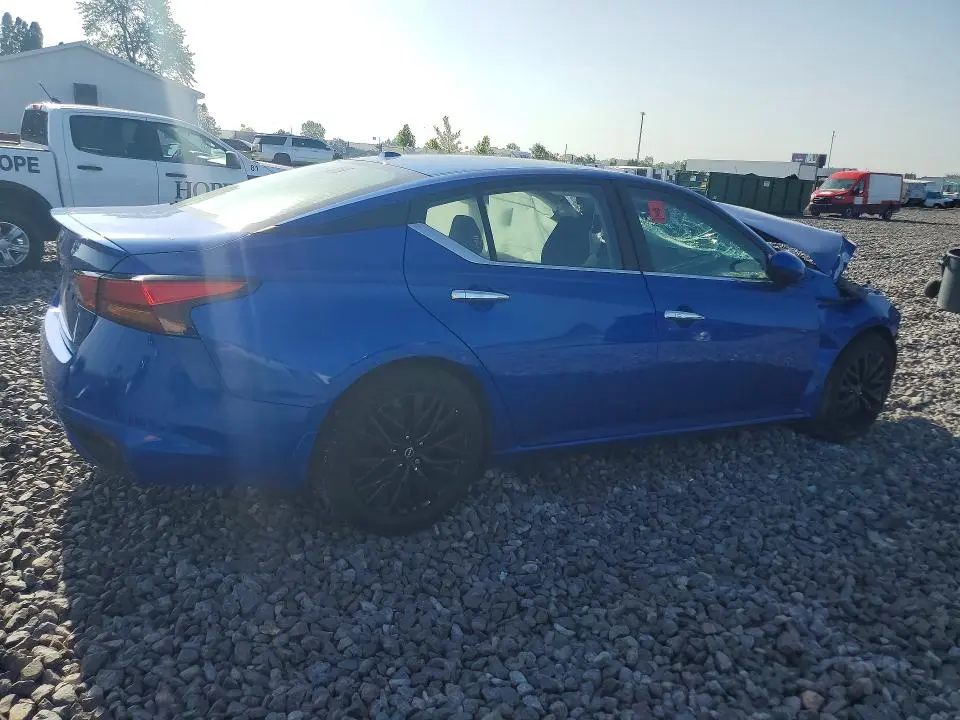 2025 NISSAN ALTIMA SV  