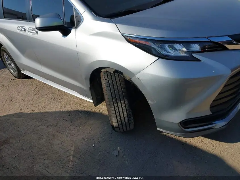 2022 TOYOTA SIENNA LE