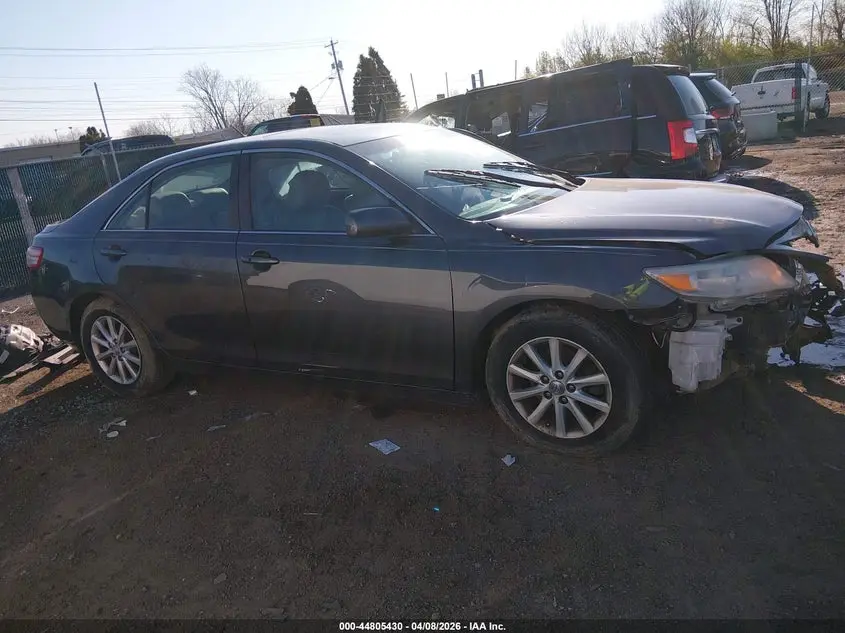 2011 TOYOTA CAMRY XLE V6