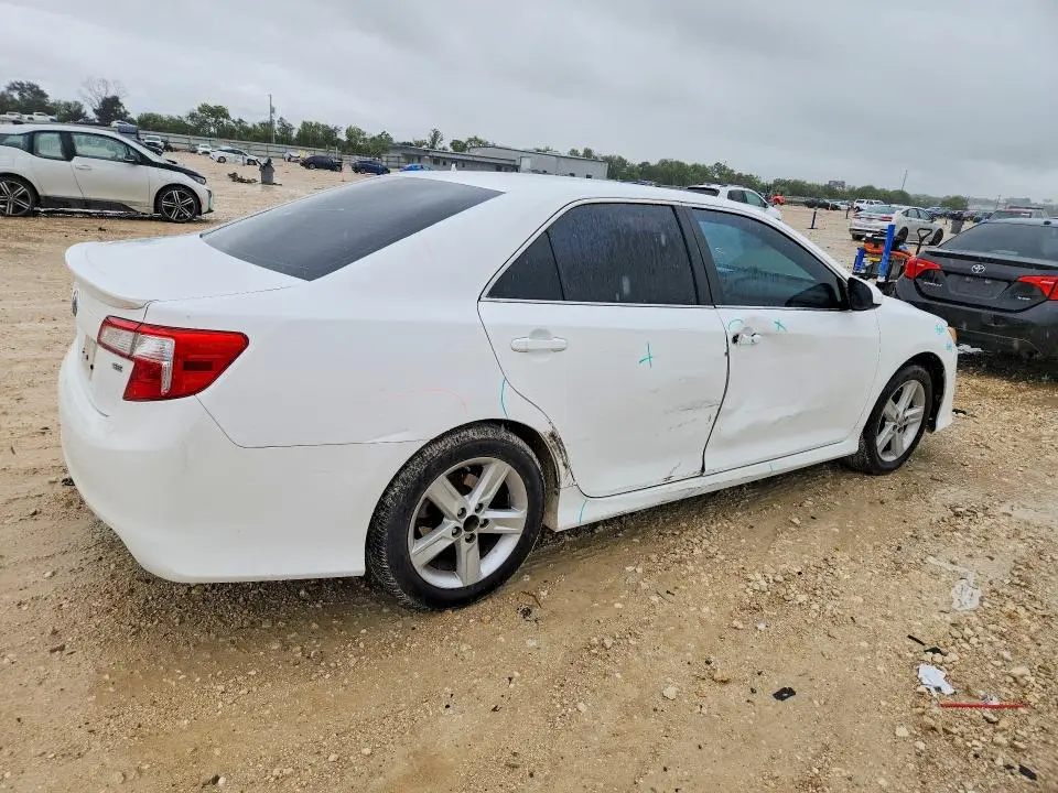 2014 TOYOTA CAMRY SE  