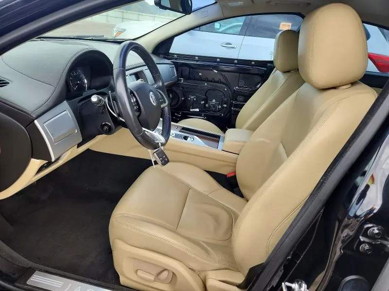 2013 JAGUAR XF   