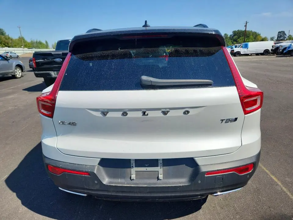 2020 VOLVO XC40 T5 R-DESIGN  