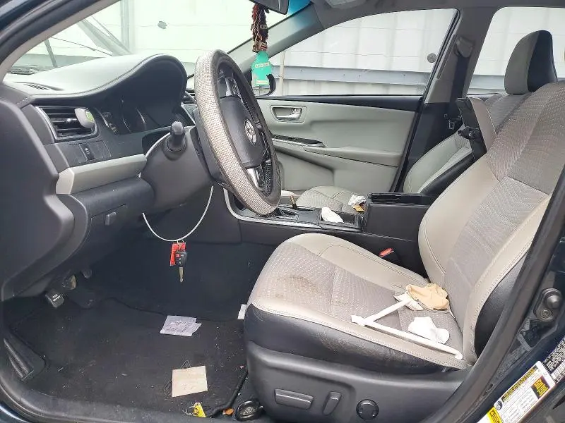 2015 TOYOTA CAMRY SE  