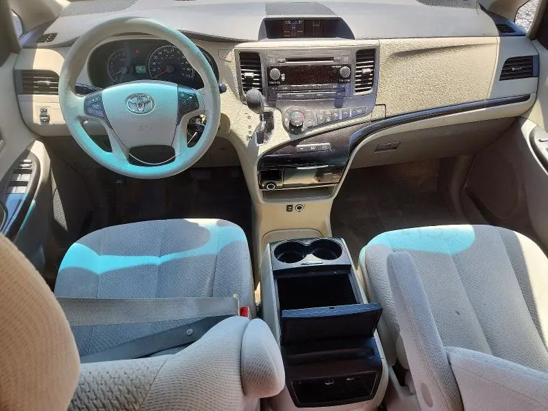 2013 TOYOTA SIENNA LE  