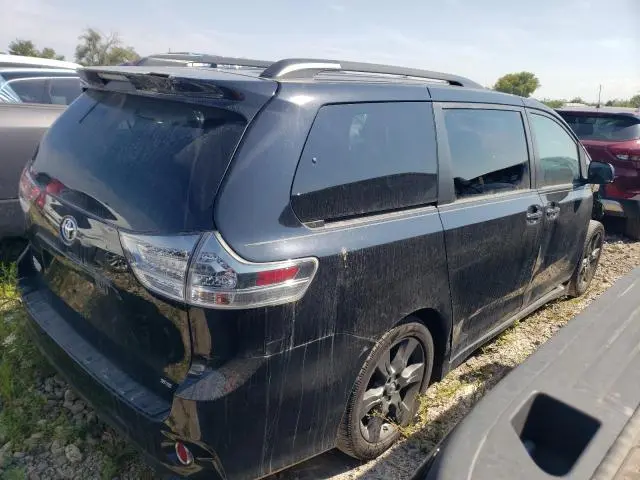 2016 TOYOTA SIENNA SE  