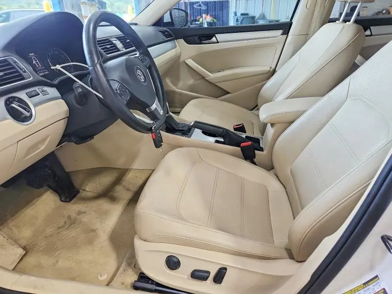 2013 VOLKSWAGEN PASSAT SE  