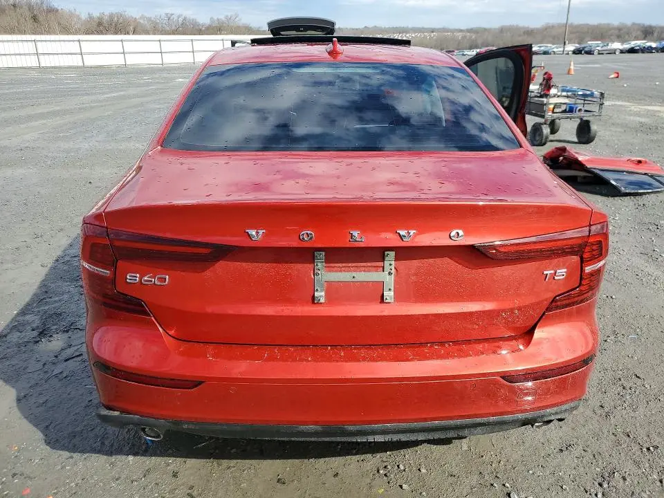 2019 VOLVO S60 T5 MOMENTUM  