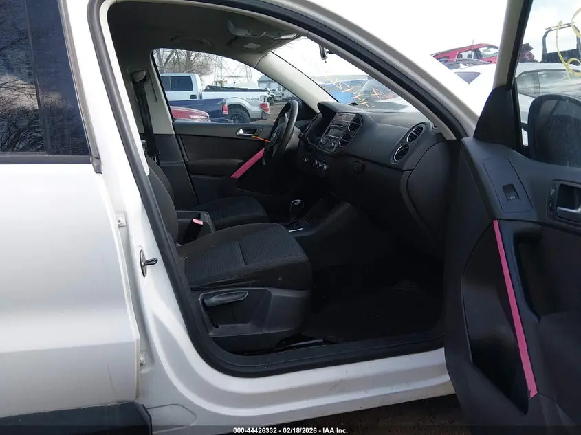 2011 VOLKSWAGEN TIGUAN S