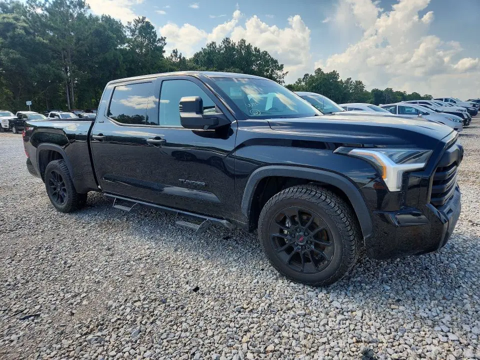 2023 TOYOTA TUNDRA CREWMAX SR5  