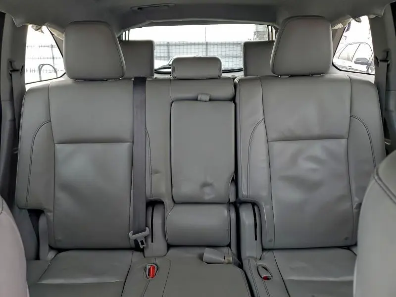 2016 TOYOTA HIGHLANDER XLE  