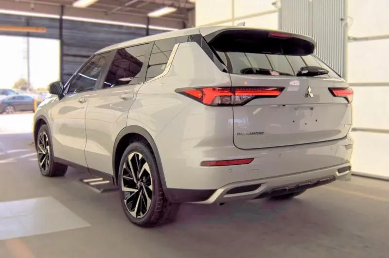 2024 MITSUBISHI OUTLANDER SE  