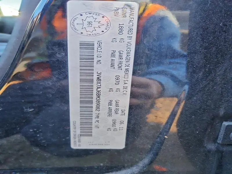 2011 VOLKSWAGEN JETTA SE  