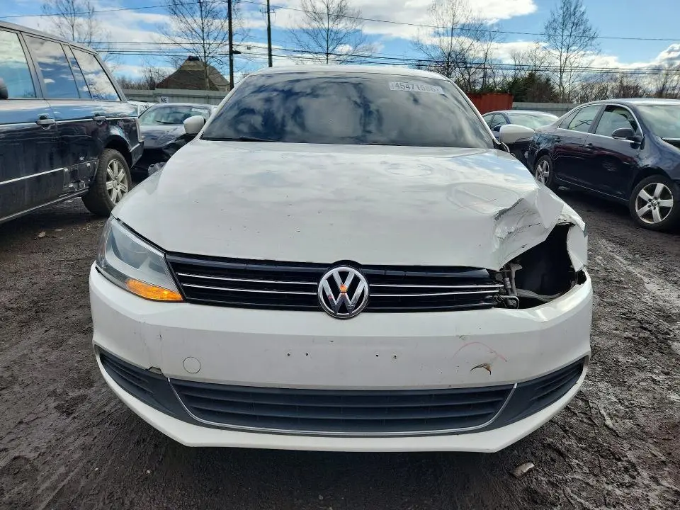 2013 VOLKSWAGEN JETTA SE  