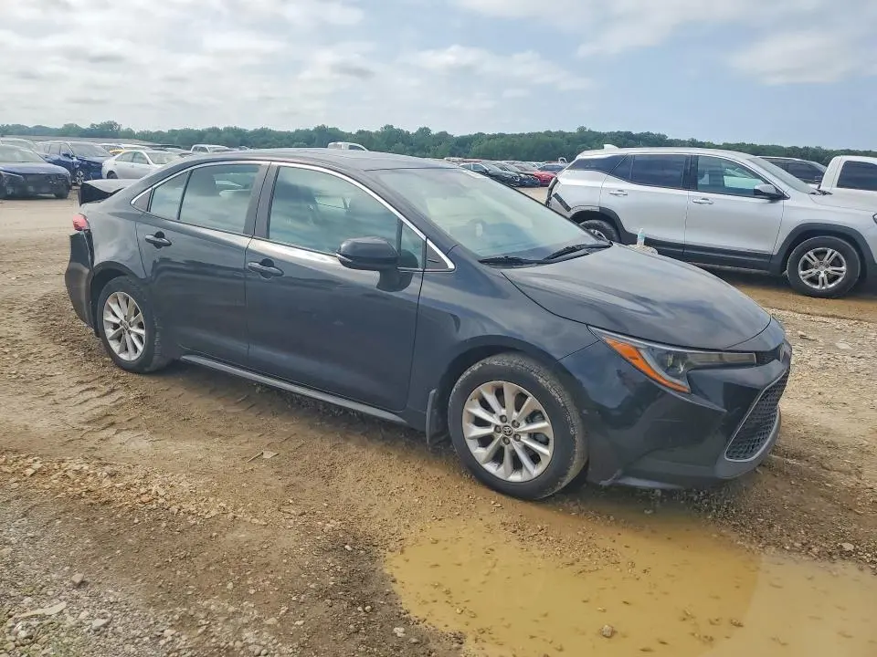 2022 TOYOTA COROLLA XLE  