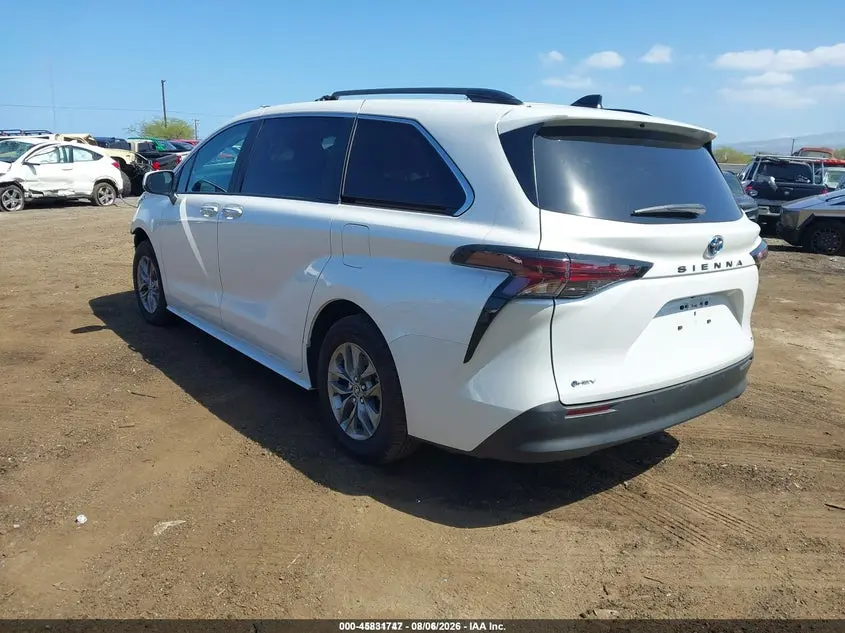 2025 TOYOTA SIENNA XLE