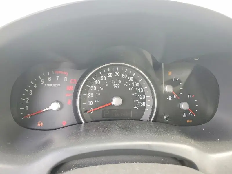 2011 KIA SEDONA LX  