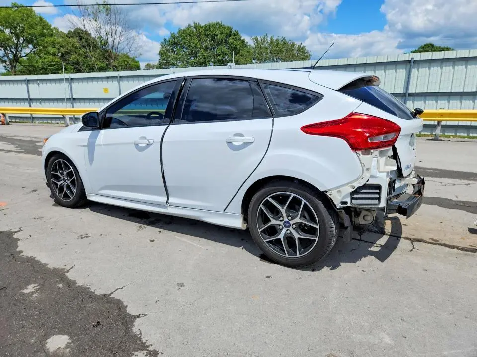 2015 FORD FOCUS SE  