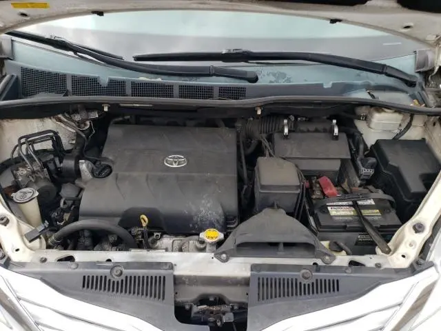 2013 TOYOTA SIENNA XLE  