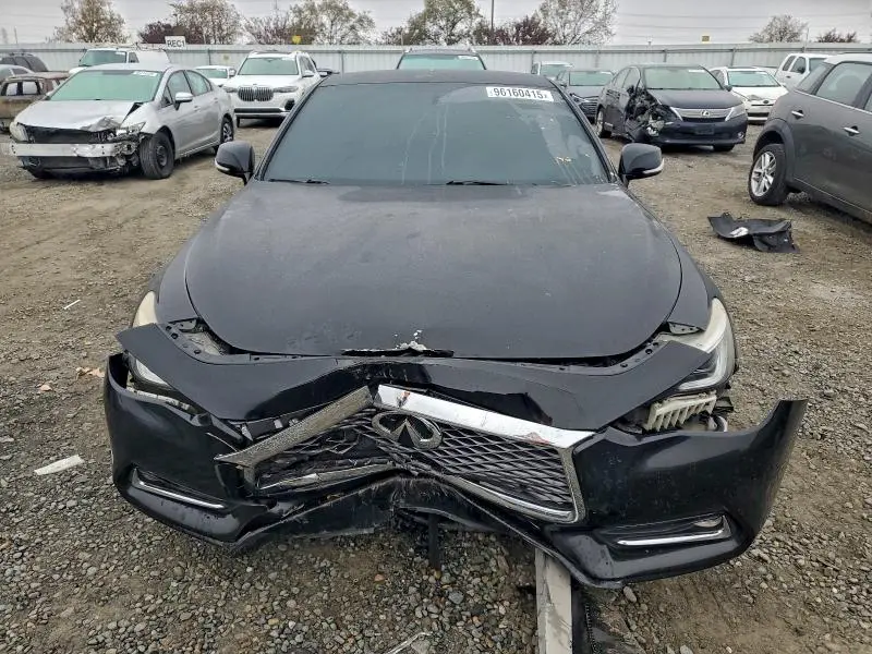 2018 INFINITI Q60 LUXE 300  
