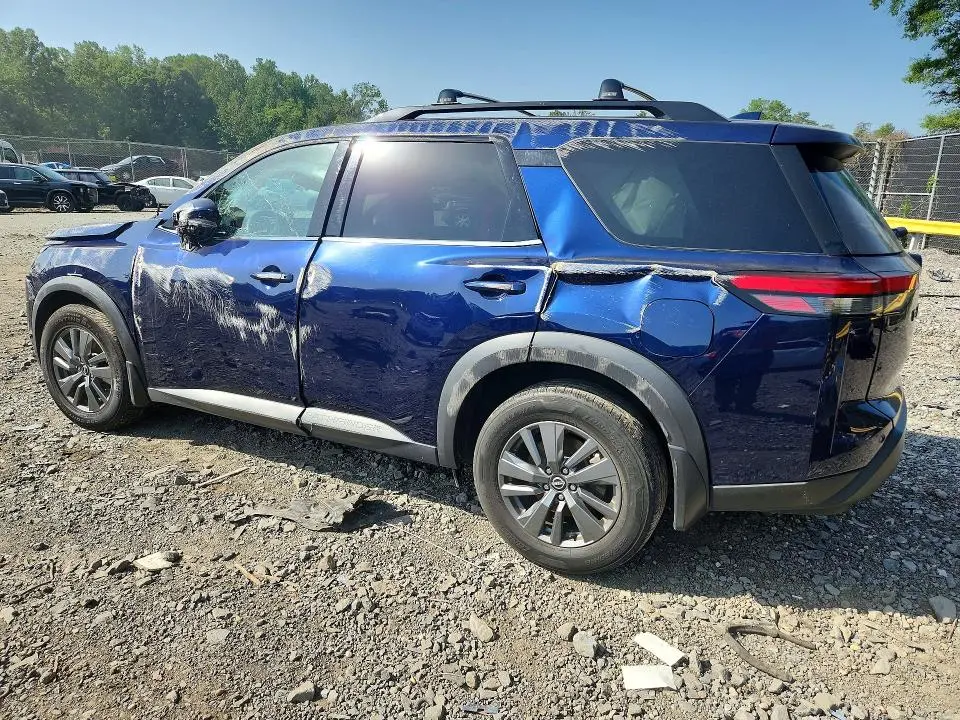 2022 NISSAN PATHFINDER SV  