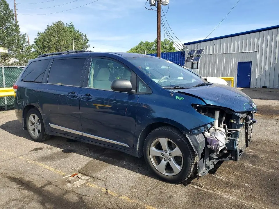 2012 TOYOTA SIENNA LE  
