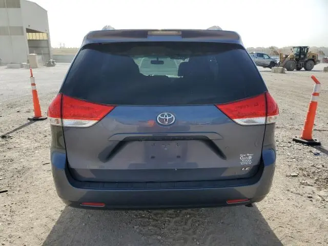 2014 TOYOTA SIENNA LE  