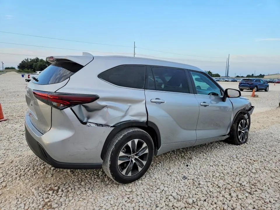 2025 TOYOTA HIGHLANDER XLE  