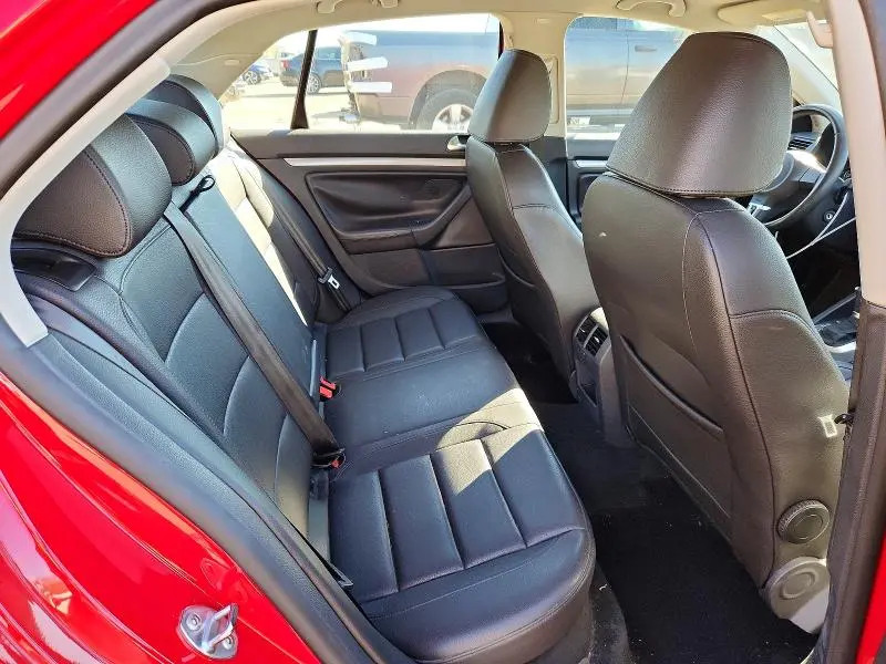 2010 VOLKSWAGEN JETTA LIMITED  