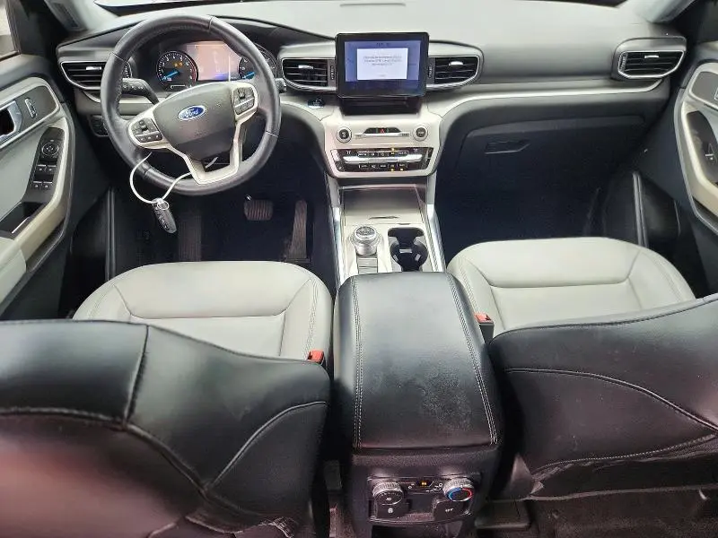 2021 FORD EXPLORER XLT  