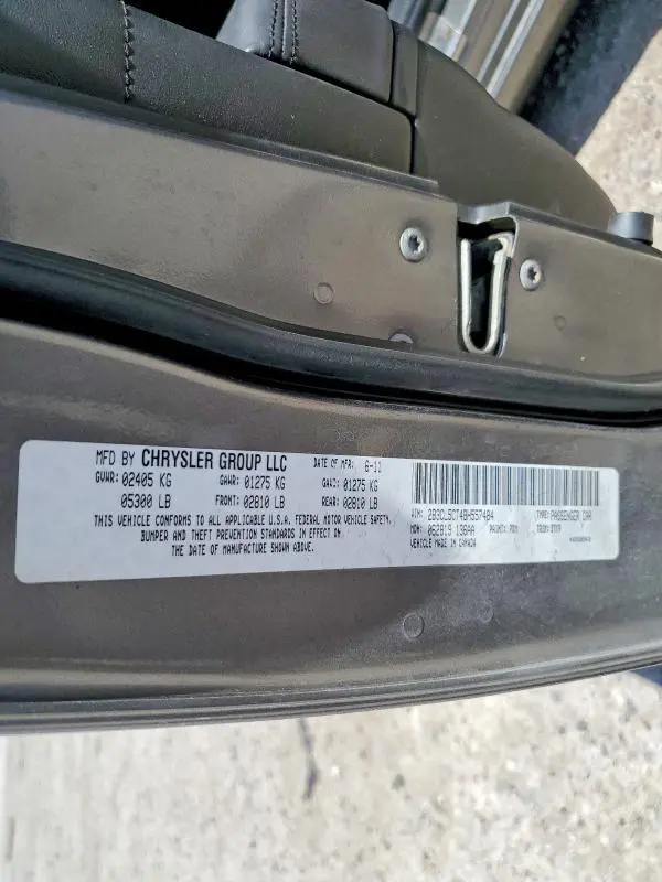 2011 DODGE CHARGER R  